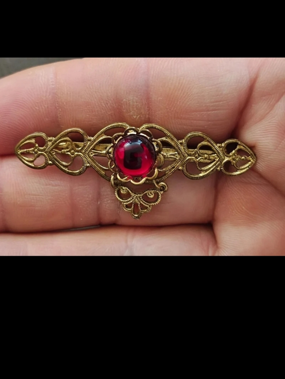 1960s/70s Goldtone Open Sideways Hearts  With Center Red Jelly Cabochon Brooch - Picture 9 of 9